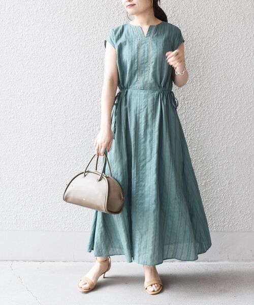 SHIPS(シップス)の「*〈手洗い可能〉カラミストライプフレアワンピース◇(ワンピース・レディース・ダークグレー/ネイビー/グリーン/ブラック・SMALL/MEDIUM)」の3枚目の写真