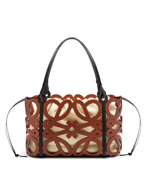 LOEWE（ロエベ）の「アナグラムカットアウト トート (カーフ)（トートバッグ・レディース・タン・ONE SIZE）」の3枚目の写真