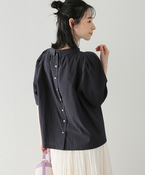 La TOTALITE(ラトータリテ)の「コットンコードボイルロールネックブラウス(シャツ/ブラウス・レディース・バーガンディー/ブラック・FREE)」の1枚目の写真