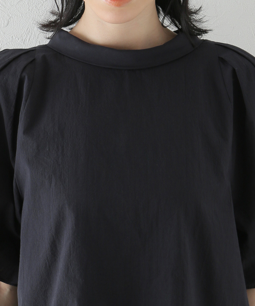 La TOTALITE(ラトータリテ)の「コットンコードボイルロールネックブラウス(シャツ/ブラウス・レディース・バーガンディー/ブラック・FREE)」の9枚目の写真