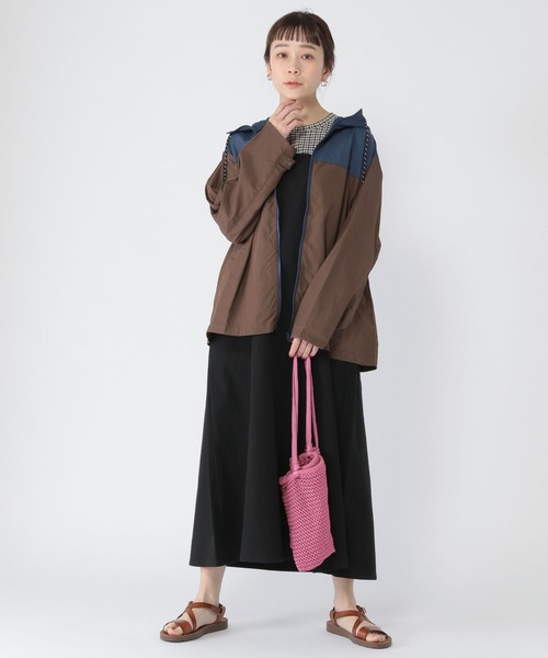 studio CLIP（スタディオクリップ）の「【撥水/ポケッタブル】レジャーバイカラーマウンテンパーカー（マウンテンパーカー・レディース・ベージュ/カーキ/ブラウン/ピンク・FREE）」の15枚目の写真