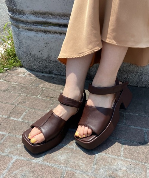 one after another NICE CLAUP(ワンアフターアナザーナイスクラップ)の「バイキーヒールストラップサンダル(サンダル・レディース・ブラウン/イエロー/アイボリー・SMALL/MEDIUM/LARGE)」の3枚目の写真