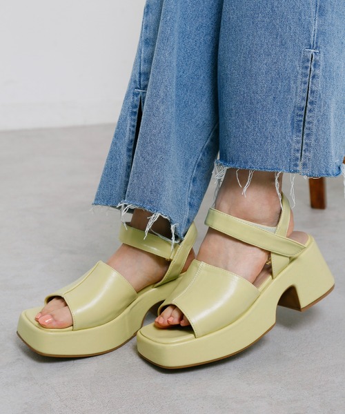 one after another NICE CLAUP(ワンアフターアナザーナイスクラップ)の「バイキーヒールストラップサンダル(サンダル・レディース・ブラウン/イエロー/アイボリー・SMALL/MEDIUM/LARGE)」の1枚目の写真