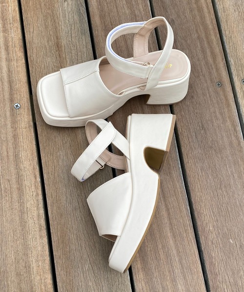 one after another NICE CLAUP(ワンアフターアナザーナイスクラップ)の「バイキーヒールストラップサンダル(サンダル・レディース・ブラウン/イエロー/アイボリー・SMALL/MEDIUM/LARGE)」の2枚目の写真