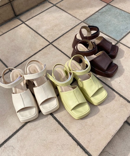 one after another NICE CLAUP(ワンアフターアナザーナイスクラップ)の「バイキーヒールストラップサンダル(サンダル・レディース・ブラウン/イエロー/アイボリー・SMALL/MEDIUM/LARGE)」の4枚目の写真