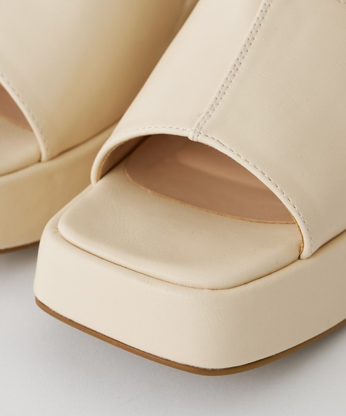 one after another NICE CLAUP(ワンアフターアナザーナイスクラップ)の「バイキーヒールストラップサンダル(サンダル・レディース・ブラウン/イエロー/アイボリー・SMALL/MEDIUM/LARGE)」の14枚目の写真