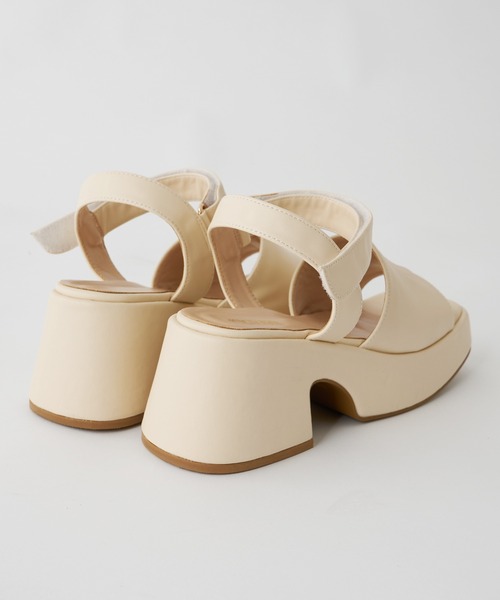 one after another NICE CLAUP(ワンアフターアナザーナイスクラップ)の「バイキーヒールストラップサンダル(サンダル・レディース・ブラウン/イエロー/アイボリー・SMALL/MEDIUM/LARGE)」の12枚目の写真