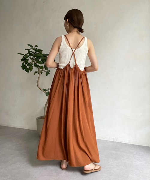 DouDou(ドゥドゥ)の「バッククロスギャザーキャミワンピース(ワンピース・レディース・ブラック/ブラウン/ピンク・FREE)」の14枚目の写真