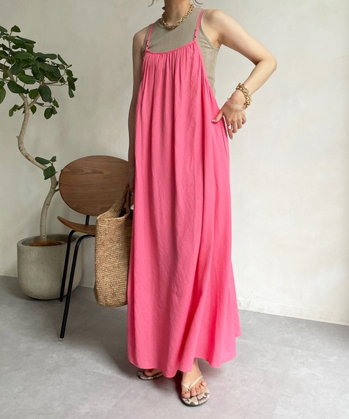 DouDou(ドゥドゥ)の「バッククロスギャザーキャミワンピース(ワンピース・レディース・ブラック/ブラウン/ピンク・FREE)」の18枚目の写真