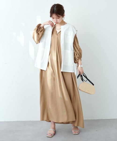 natural couture(ナチュラルクチュール)の「ポケットデザインミリタリーベスト(ベスト・レディース・ベージュ/オフホワイト/カーキ・FREE)」の4枚目の写真