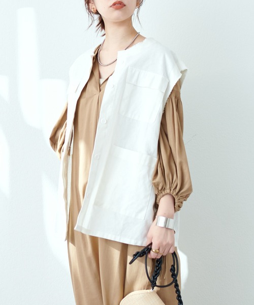 natural couture(ナチュラルクチュール)の「ポケットデザインミリタリーベスト(ベスト・レディース・ベージュ/オフホワイト/カーキ・FREE)」の5枚目の写真