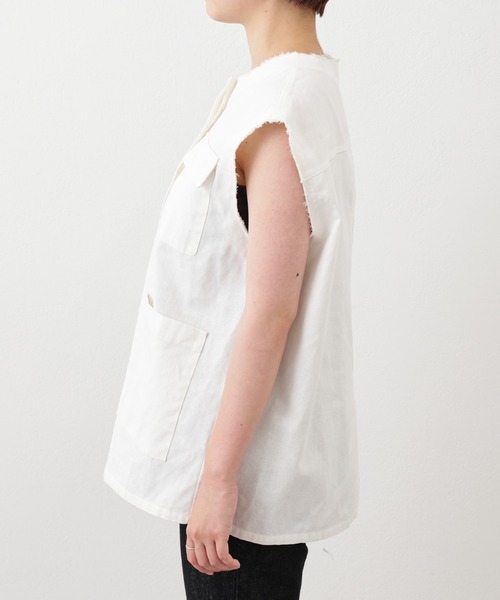 natural couture(ナチュラルクチュール)の「ポケットデザインミリタリーベスト(ベスト・レディース・ベージュ/オフホワイト/カーキ・FREE)」の19枚目の写真