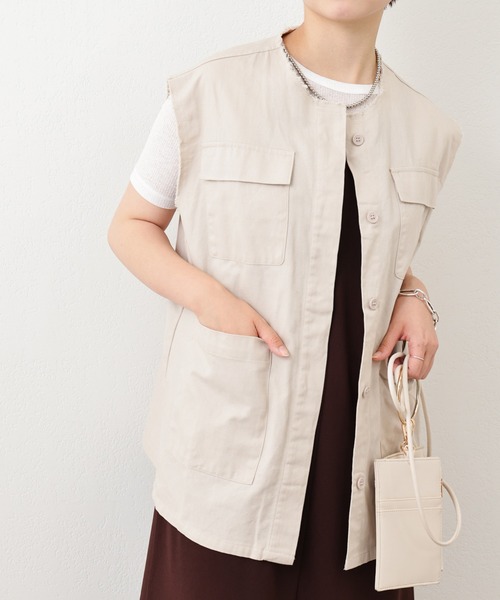 natural couture(ナチュラルクチュール)の「ポケットデザインミリタリーベスト(ベスト・レディース・ベージュ/オフホワイト/カーキ・FREE)」の8枚目の写真