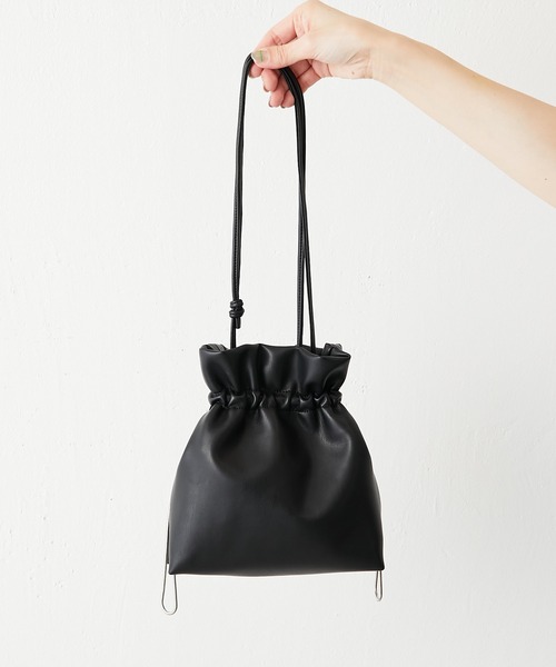 ear PAPILLONNER イアパピヨネ ショルダー 巾着 2wayバッグ ear PAPILLONNER（イアパピヨネ）の「スネークチェーン2WAY巾着バッグ