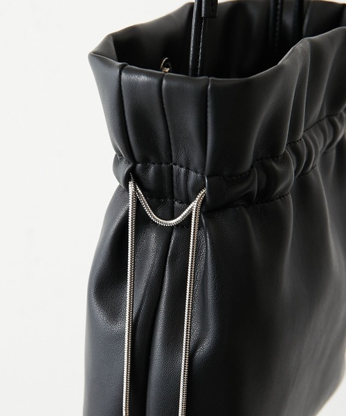 ear PAPILLONNER（イアパピヨネ）の「スネークチェーン2WAY巾着バッグ