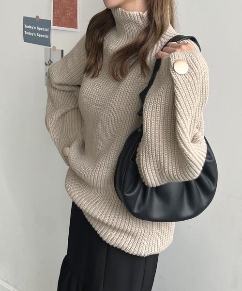 Futier land（フューティアランド）の「韓国っぽい上品な柔らかいニット♪ 袖ボタンデザインハイネックニット（ニット/セーター・レディース・ブラック/グレー/グレイッシュベージュ/アイボリー/グリーン系その他/ライトグレー/オレンジ・FREE）」の17枚目の写真