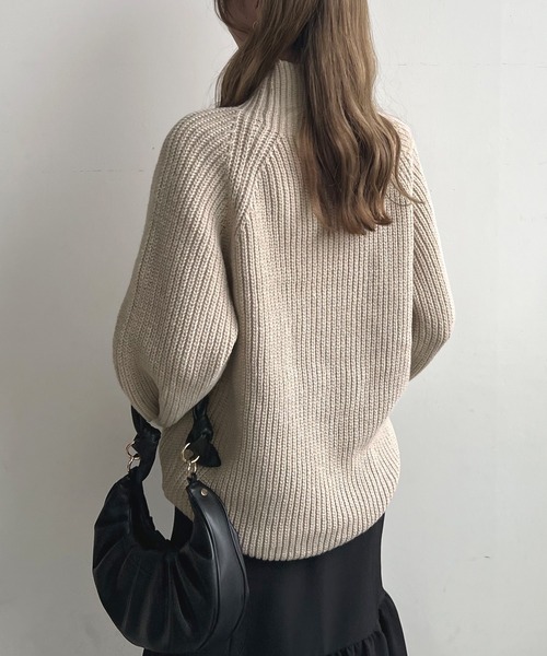 Futier land（フューティアランド）の「韓国っぽい上品な柔らかいニット♪ 袖ボタンデザインハイネックニット（ニット/セーター・レディース・ブラック/グレー/グレイッシュベージュ/アイボリー/グリーン系その他/ライトグレー/オレンジ・FREE）」の14枚目の写真