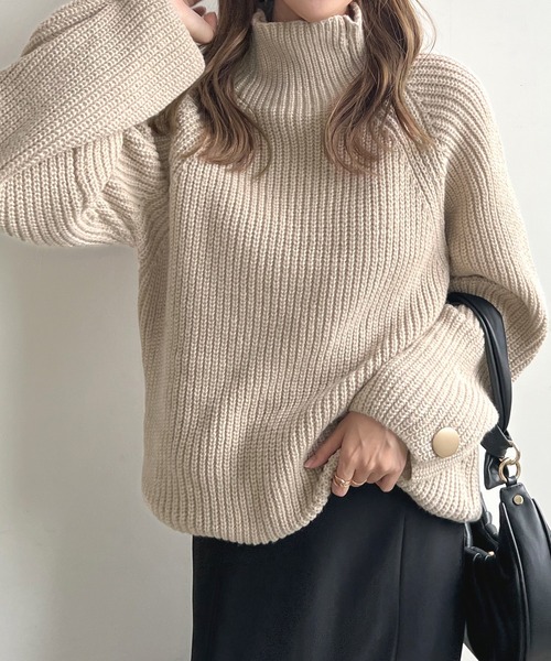 Futier land（フューティアランド）の「韓国っぽい上品な柔らかいニット♪ 袖ボタンデザインハイネックニット（ニット/セーター・レディース・ブラック/グレー/グレイッシュベージュ/アイボリー/グリーン系その他/ライトグレー/オレンジ・FREE）」の13枚目の写真
