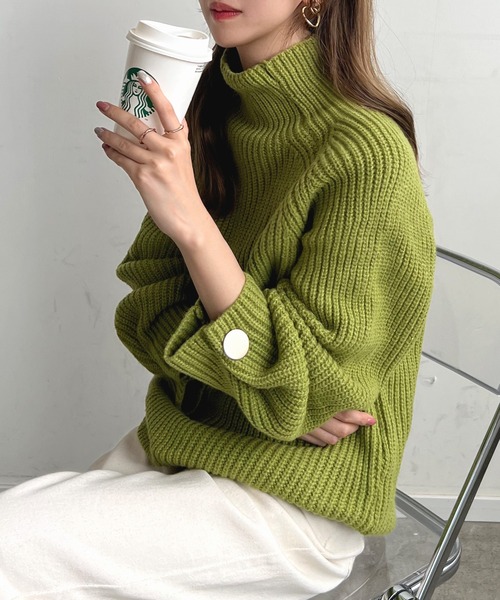 韓国っぽい上品な柔らかいニット♪ 袖ボタンデザインハイネックニット
