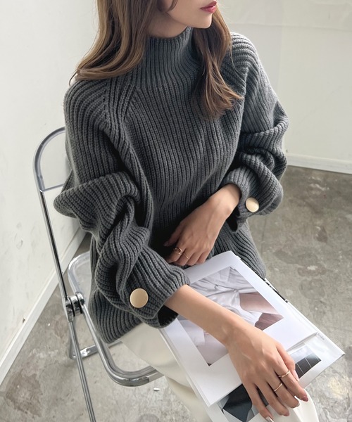 韓国っぽい上品な柔らかいニット♪ 袖ボタンデザインハイネックニット