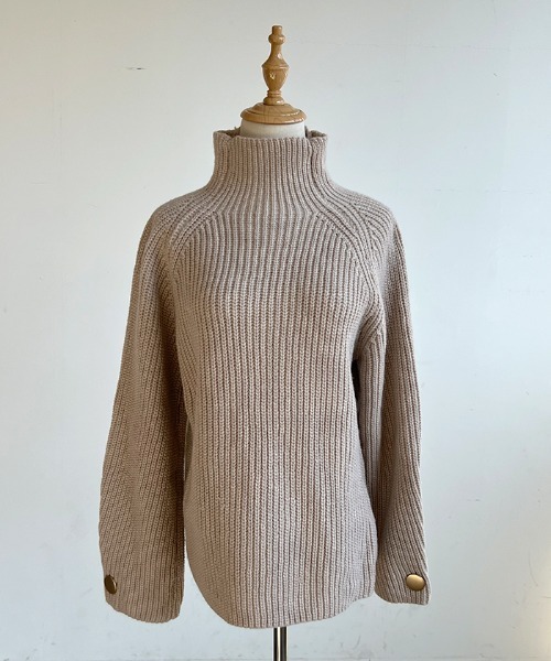 Futier land（フューティアランド）の「韓国っぽい上品な柔らかいニット♪ 袖ボタンデザインハイネックニット（ニット/セーター・レディース・ブラック/グレー/グレイッシュベージュ/アイボリー/グリーン系その他/ライトグレー/オレンジ・FREE）」の9枚目の写真