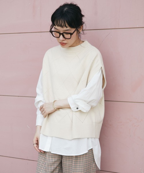 CRAFT STANDARD BOUTIQUE（クラフトスタンダードブティック）の「ダイヤ柄ニットベスト（ベスト・レディース・テラコッタ/アイボリー/ブラック・FREE）」の2枚目の写真