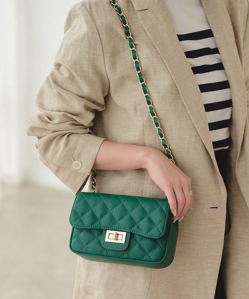 AULENTTI（オウレンティ）の「AULENTTI キルティングチェーンショルダー（ショルダーバッグ・レディース・ブラック/ベージュ/パープル/グリーン/ブラウン・FREE）」の4枚目の写真