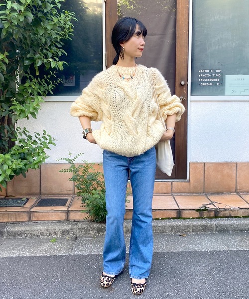 SHENERY（シーナリー）の「ウエストデザインフレアデニムパンツ（デニムパンツ・レディース・ブルー・38/36）」の11枚目の写真