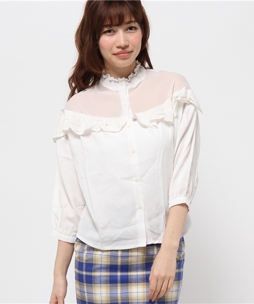 OUTLET（アウトレット）の「【mystic】胸フリルスタンドシャーリングブラウス（シャツ/ブラウス・レディース・ベージュ/ブラック/オフホワイト・FREE）」の2枚目の写真