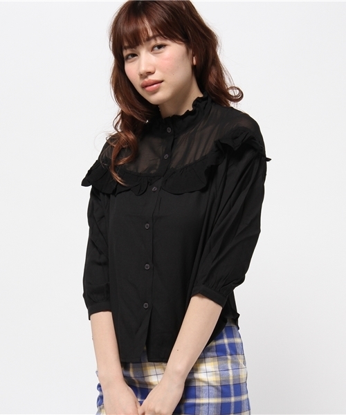 OUTLET（アウトレット）の「【mystic】胸フリルスタンドシャーリングブラウス（シャツ/ブラウス・レディース・ベージュ/ブラック/オフホワイト・FREE）」の3枚目の写真