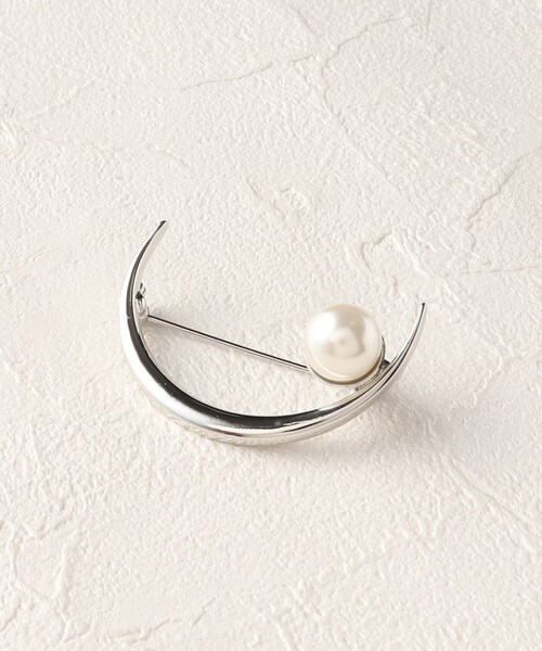 OPAQUE.CLIP(オペークドットクリップ)の「◆ハーフムーンブローチ(ブローチ/コサージュ・レディース・ゴールド/シルバー・00)」の5枚目の写真