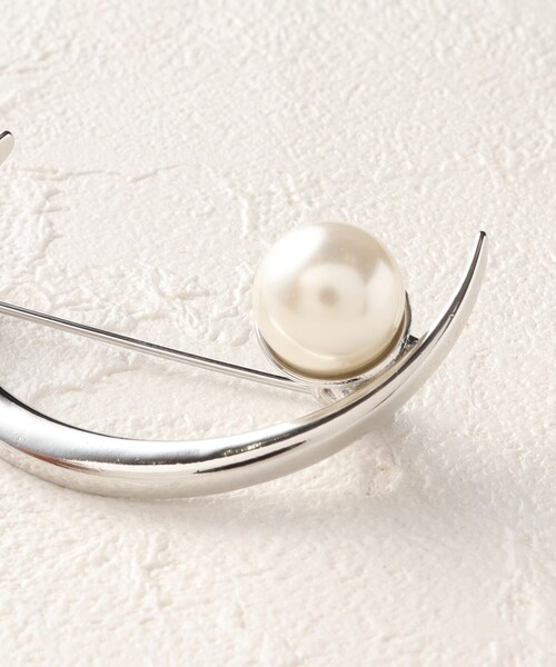 OPAQUE.CLIP(オペークドットクリップ)の「◆ハーフムーンブローチ(ブローチ/コサージュ・レディース・ゴールド/シルバー・00)」の8枚目の写真