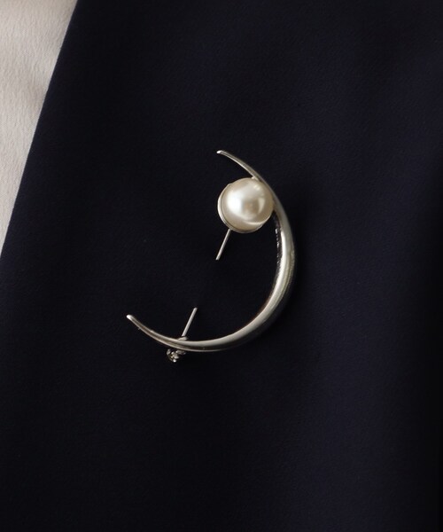 OPAQUE.CLIP(オペークドットクリップ)の「◆ハーフムーンブローチ(ブローチ/コサージュ・レディース・ゴールド/シルバー・00)」の9枚目の写真