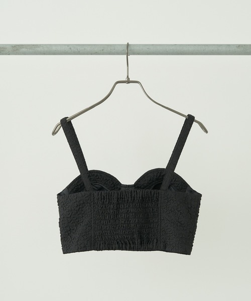 earth music&ecology（アースミュージックアンドエコロジー）の「エンボスフラワービスチェ（ベスト・レディース・ブラック/アイボリー・FREE）」の3枚目の写真