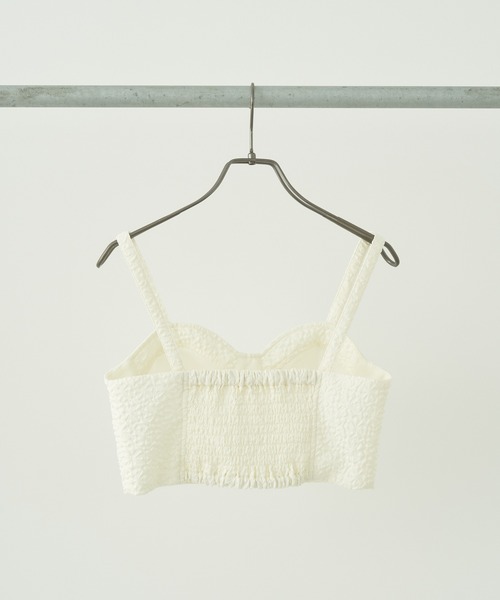 earth music&ecology（アースミュージックアンドエコロジー）の「エンボスフラワービスチェ（ベスト・レディース・ブラック/アイボリー・FREE）」の6枚目の写真