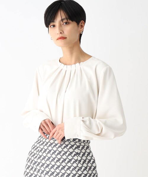 OPAQUE.CLIP（オペークドットクリップ）の「◆タックデザインブラウス（シャツ/ブラウス・レディース・オフホワイト/ホワイト系3/ネイビー系/ライトグレー・38/40）」の2枚目の写真