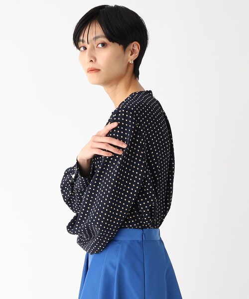 OPAQUE.CLIP（オペークドットクリップ）の「◆タックデザインブラウス（シャツ/ブラウス・レディース・オフホワイト/ホワイト系3/ネイビー系/ライトグレー・38/40）」の5枚目の写真