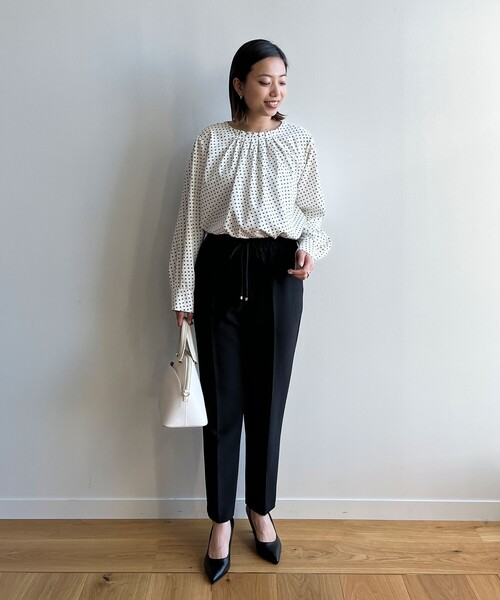 OPAQUE.CLIP（オペークドットクリップ）の「◆タックデザインブラウス（シャツ/ブラウス・レディース・オフホワイト/ホワイト系3/ネイビー系/ライトグレー・38/40）」の15枚目の写真