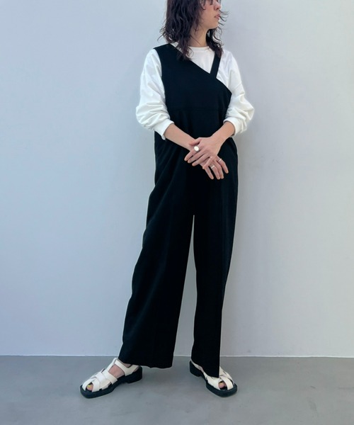 y/m（イム）の「アシンメトリーショルダーオールインワン