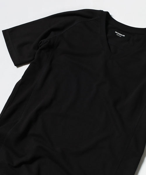 1piu1uguale3 RELAX（ウノピュウノウグァーレトレリラックス）の「1PIU1UGUALE3 RELAX/ 別注V-Neck Tee（Tシャツ/カットソー・メンズ・ブルー/グレー/ホワイト/ブラック・MEDIUM/LARGE/SMALL）」の8枚目の写真