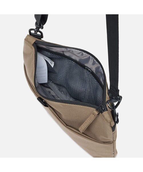 AIGLE（エーグル）の「アーバンモビリティサコッシュ（ショルダーバッグ・レディース・ブラウン/ダークネイビー・FREE）」の9枚目の写真