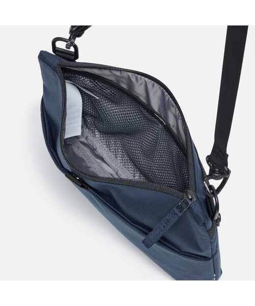 AIGLE（エーグル）の「アーバンモビリティサコッシュ（ショルダーバッグ・レディース・ブラウン/ダークネイビー・FREE）」の18枚目の写真