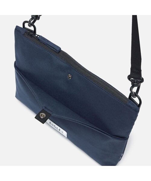 AIGLE（エーグル）の「アーバンモビリティサコッシュ（ショルダーバッグ・レディース・ブラウン/ダークネイビー・FREE）」の19枚目の写真