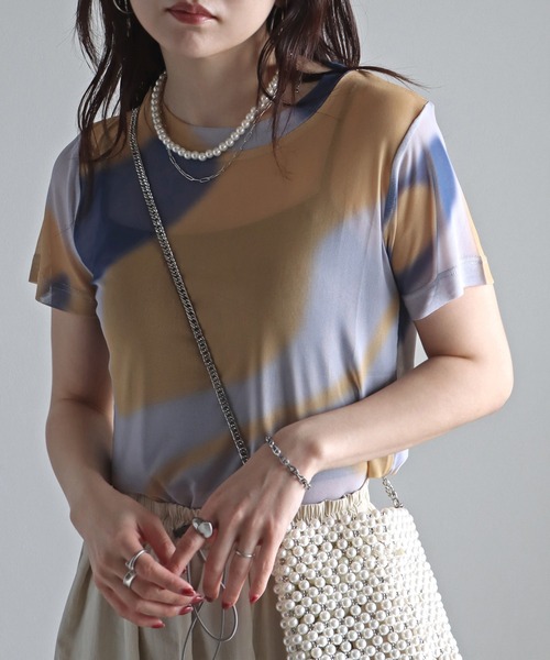 COURO（コウロ）の「アート柄シアーＴシャツ（Tシャツ/カットソー・レディース・パープル系/オレンジ系/グリーン系/ブルー系/グレー系/ピンク/ブルーグレー・M/L）」の2枚目の写真