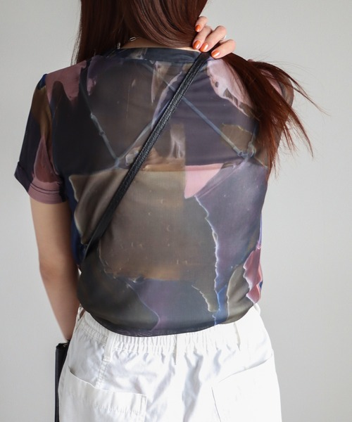 COURO（コウロ）の「アート柄シアーＴシャツ（Tシャツ/カットソー・レディース・パープル系/オレンジ系/グリーン系/ブルー系/グレー系/ピンク/ブルーグレー・M/L）」の17枚目の写真