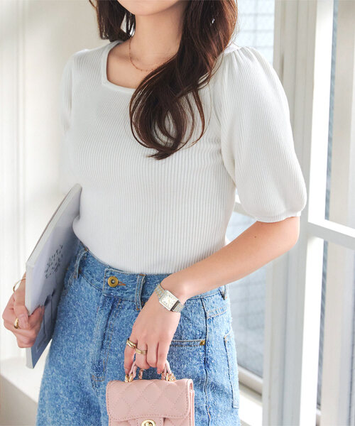 KOBE LETTUCE（コウベレタス）の「モックネックorスクエアネックぽわんスリーブニットトップス（ニット/セーター・レディース・ピンク系/ブラック/オフホワイト/ネイビー/パープル系/イエロー/グレイッシュベージュ/ベージュ系その他/ライトグリーン/ベージュ系/ピンク系1/ブラック系その他/ボルドー/ホワイト系/レッド系/ブラック系その他2/ベージュ系1/グレー系/ブラック系その他3/グレー/ブラック系/レッド/ブラック系その他4・FREE）」の3枚目の写真