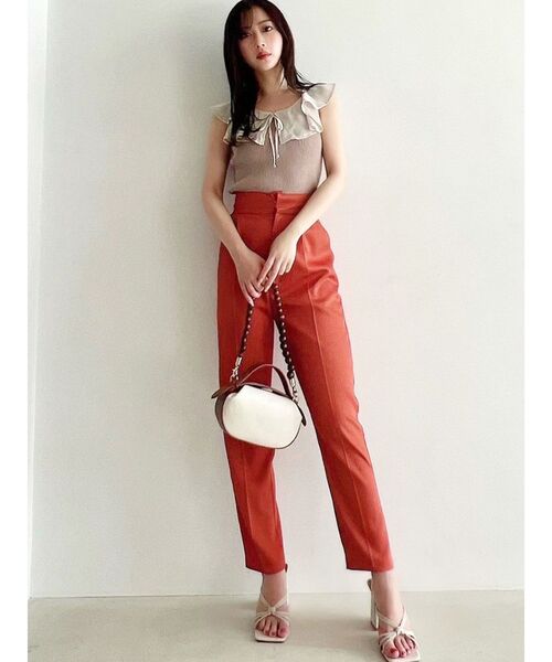 RESEXXY（リゼクシー）の「クレープテーパードパンツ【セットアップ着用可能】（その他パンツ・レディース・ブラック/アイボリー/オレンジ・FREE）」の6枚目の写真