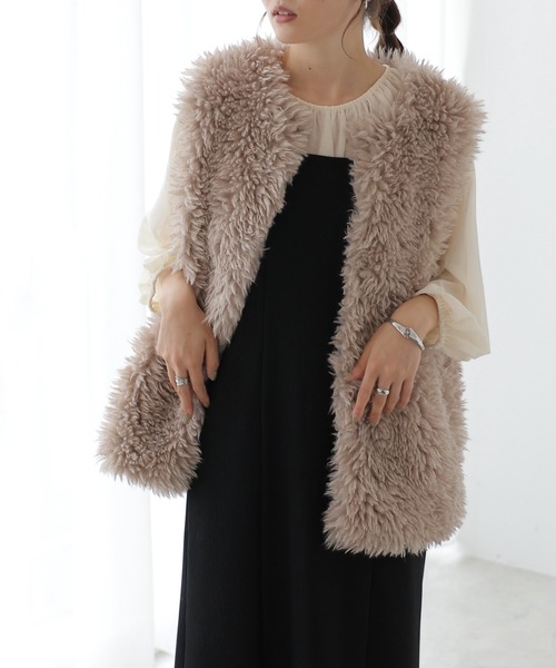 frames RAY CASSIN（フレームスレイカズン）の「プードルファーベスト（ベスト・レディース・キナリ/ブラック/グレイッシュベージュ・FREE）」の3枚目の写真