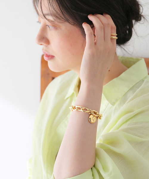 SLOBE IENA(スローブイエナ)の「【LOUISE DAMAS】モチーフフトチェーンブレスレット(ブレスレット・レディース・ゴールド・FREE)」の2枚目の写真