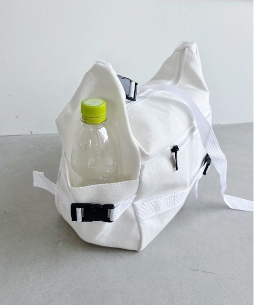 thank U more（サンキューモア）の「【大容量】デザインショルダーバッグ／メッセンジャーバッグ（ショルダーバッグ・レディース・ブラック/ホワイト・FREE）」の8枚目の写真